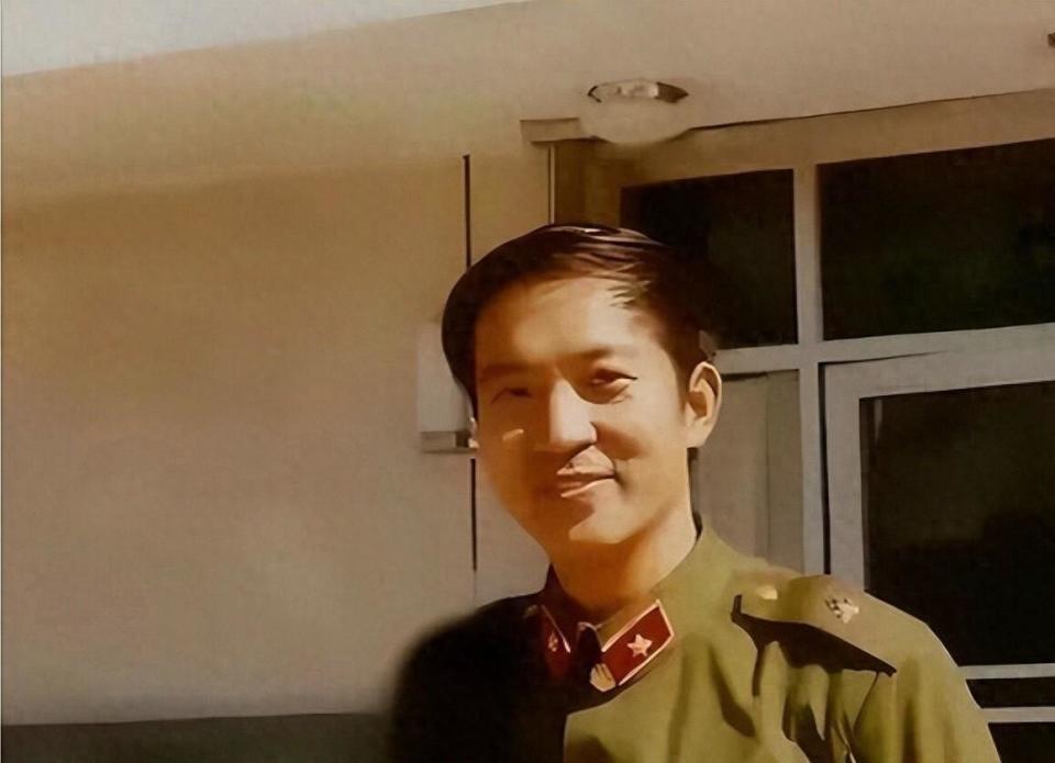 76岁牛群近况,打扮邋遢坐地铁,鞋子破旧太心酸,后悔裸捐晚年苦-第1张图片-旧杳电影网 76岁牛群近况,打扮邋遢坐地铁,鞋子破旧太心酸,后悔裸捐晚年苦-第1张图片-旧杳电影网