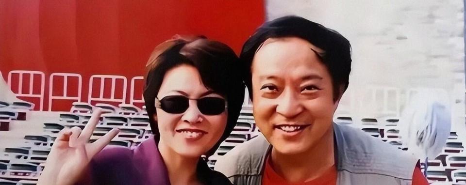 76岁牛群近况,打扮邋遢坐地铁,鞋子破旧太心酸,后悔裸捐晚年苦-第2张图片-旧杳电影网 76岁牛群近况,打扮邋遢坐地铁,鞋子破旧太心酸,后悔裸捐晚年苦-第2张图片-旧杳电影网