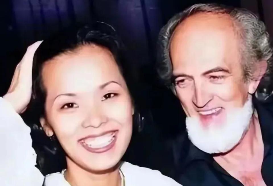 61岁韦唯隐居泰国深山,养牛种田笑如少女!活成多少人羡慕的样子-第3张图片-旧杳电影网 61岁韦唯隐居泰国深山,养牛种田笑如少女!活成多少人羡慕的样子-第3张图片-旧杳电影网