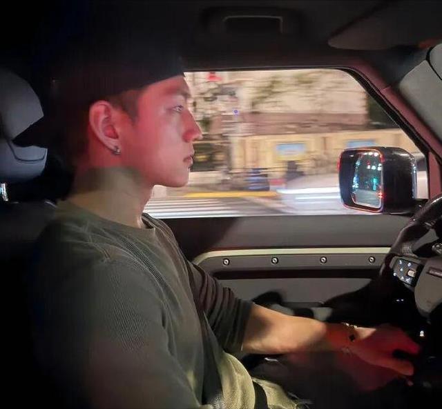 刚离婚，她就跟帅弟弟谈上了？-第11张图片-旧杳电影网