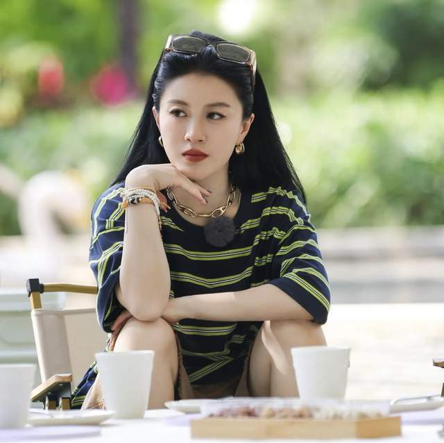 刚离婚，她就跟帅弟弟谈上了？-第14张图片-旧杳电影网