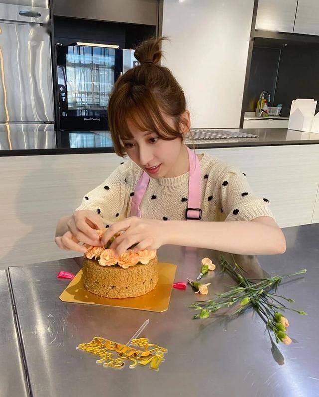 TVB视后龚嘉欣庆生，少妇联盟大搞睡衣派对，事业登顶感情随缘-第4张图片-旧杳电影网