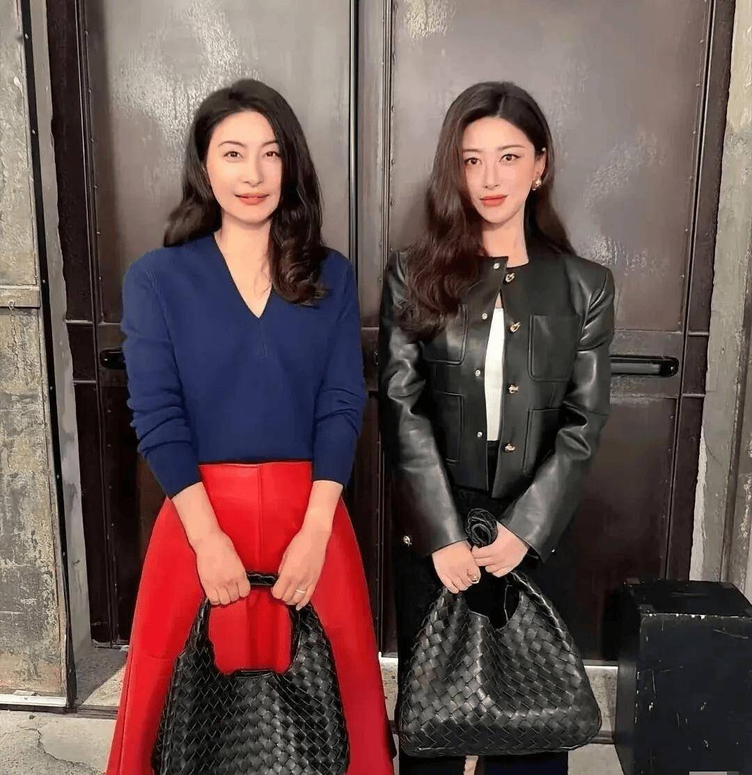 44岁郭晶晶和41岁朱珠站在一起，我才终于明白：美人在骨不在皮....-第1张图片-旧杳电影网