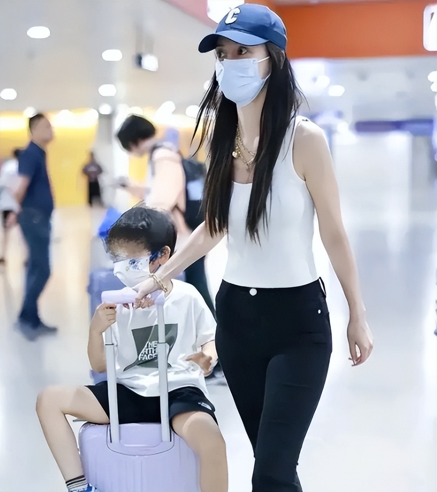 一觉醒来天塌了，杨颖离婚后男友被曝光，恶心的一幕出现了-第7张图片-旧杳电影网