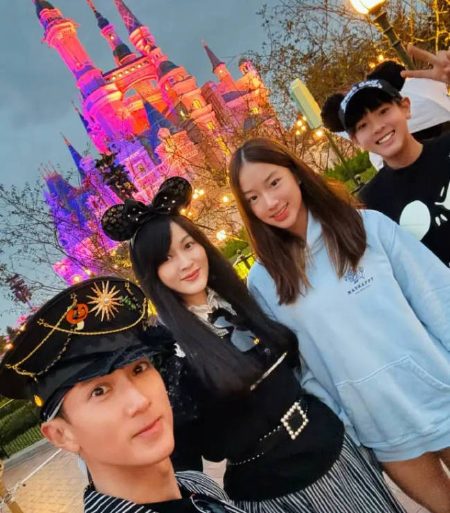 吴尊称不担心女儿谈恋爱:有男友会请来家吃饭了解-第1张图片-旧杳电影网 吴尊称不担心女儿谈恋爱:有男友会请来家吃饭了解-第1张图片-旧杳电影网