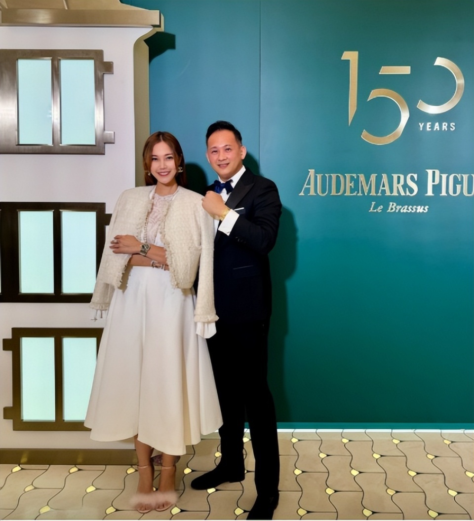 突发！香港炫富女星老公出车祸，紧急就医, 车被拦腰撞击损坏严重-第1张图片-旧杳电影网