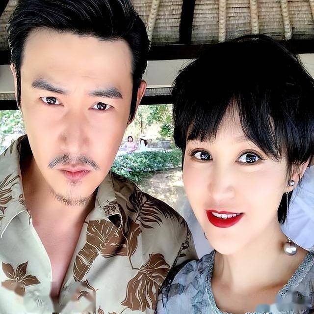 47岁鲍莉陪郭京飞大孤山祈福,脸色蜡黄老人味好浓,普通主妇摸样-第20张图片-旧杳电影网 47岁鲍莉陪郭京飞大孤山祈福,脸色蜡黄老人味好浓,普通主妇摸样-第20张图片-旧杳电影网