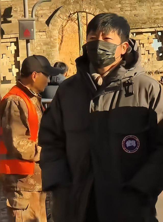 47岁鲍莉陪郭京飞大孤山祈福,脸色蜡黄老人味好浓,普通主妇摸样-第18张图片-旧杳电影网 47岁鲍莉陪郭京飞大孤山祈福,脸色蜡黄老人味好浓,普通主妇摸样-第18张图片-旧杳电影网