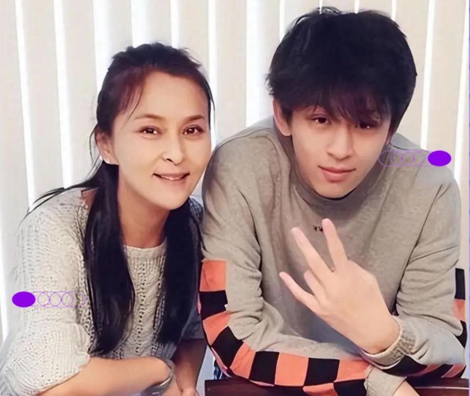 他长得高大帅气,娶黄志忠前妻何音,将继子视如己出,婚后无儿女-第3张图片-旧杳电影网 他长得高大帅气,娶黄志忠前妻何音,将继子视如己出,婚后无儿女-第3张图片-旧杳电影网