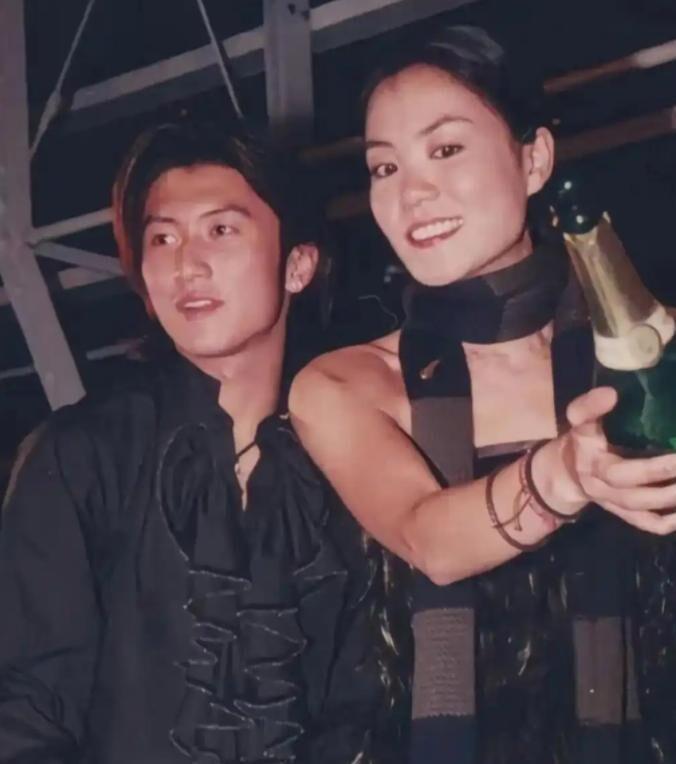 不再隐瞒！谢霆锋坦言拒绝和王菲结婚的真相，终为自己选择买了单-第4张图片-旧杳电影网