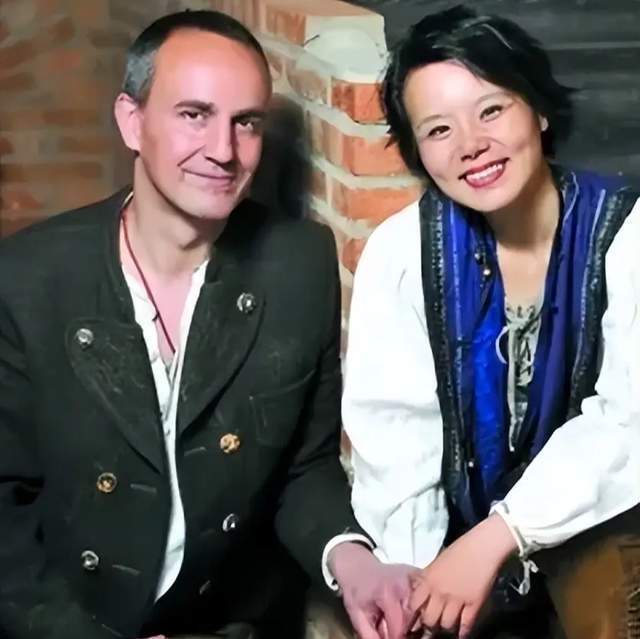 为挽留前夫,龚琳娜每天送一件礼物,这场坚持是救赎还是执念?-第3张图片-旧杳电影网 为挽留前夫,龚琳娜每天送一件礼物,这场坚持是救赎还是执念?-第3张图片-旧杳电影网