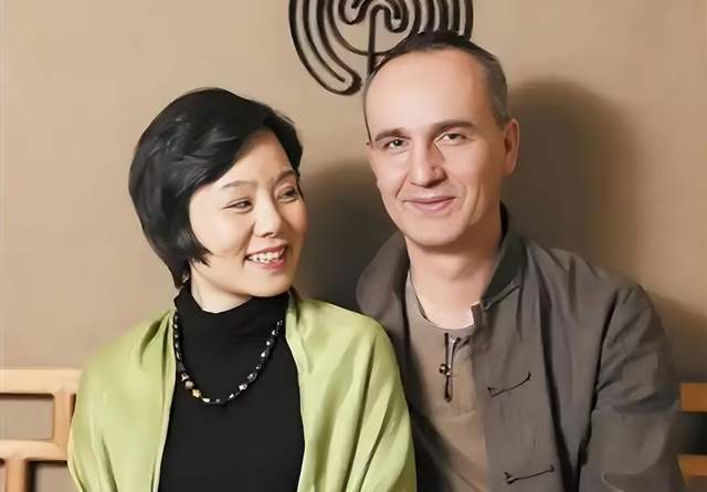 为挽留前夫,龚琳娜每天送一件礼物,这场坚持是救赎还是执念?-第2张图片-旧杳电影网 为挽留前夫,龚琳娜每天送一件礼物,这场坚持是救赎还是执念?-第2张图片-旧杳电影网