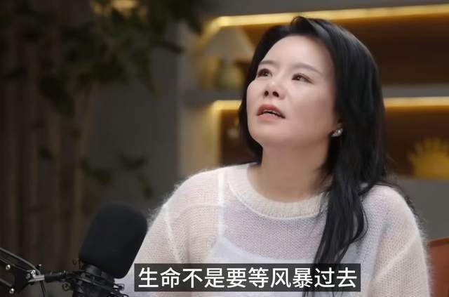 为挽留前夫,龚琳娜每天送一件礼物,这场坚持是救赎还是执念?-第6张图片-旧杳电影网 为挽留前夫,龚琳娜每天送一件礼物,这场坚持是救赎还是执念?-第6张图片-旧杳电影网