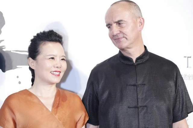 为挽留前夫,龚琳娜每天送一件礼物,这场坚持是救赎还是执念?-第10张图片-旧杳电影网 为挽留前夫,龚琳娜每天送一件礼物,这场坚持是救赎还是执念?-第10张图片-旧杳电影网