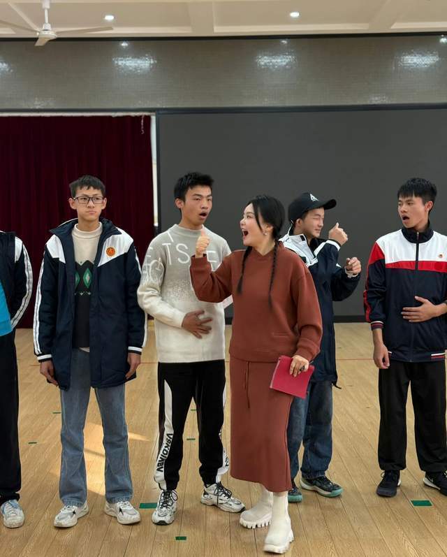 为挽留前夫,龚琳娜每天送一件礼物,这场坚持是救赎还是执念?-第12张图片-旧杳电影网 为挽留前夫,龚琳娜每天送一件礼物,这场坚持是救赎还是执念?-第12张图片-旧杳电影网