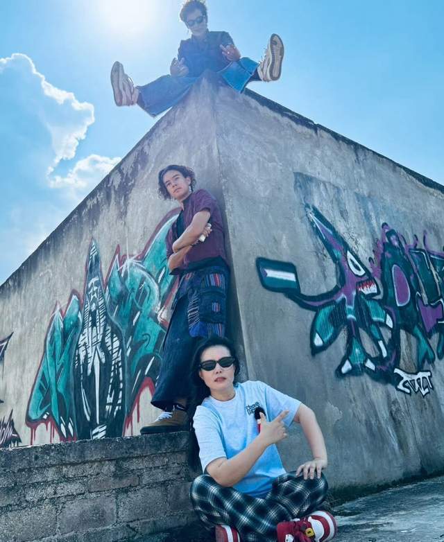 为挽留前夫,龚琳娜每天送一件礼物,这场坚持是救赎还是执念?-第15张图片-旧杳电影网 为挽留前夫,龚琳娜每天送一件礼物,这场坚持是救赎还是执念?-第15张图片-旧杳电影网