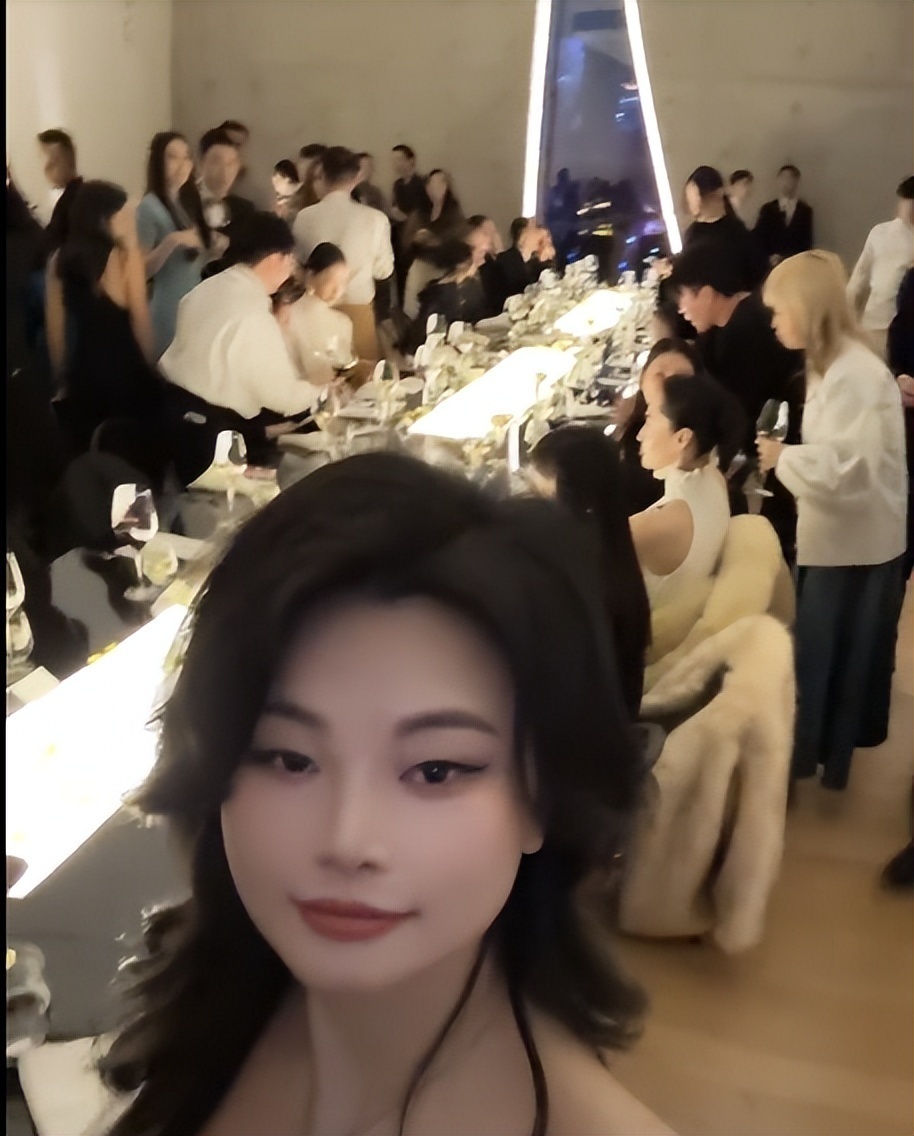 北京酒会太真实，吉娜“假胸”尴尬，娜然脸肿胀，秦舒培一脸男相-第4张图片-旧杳电影网