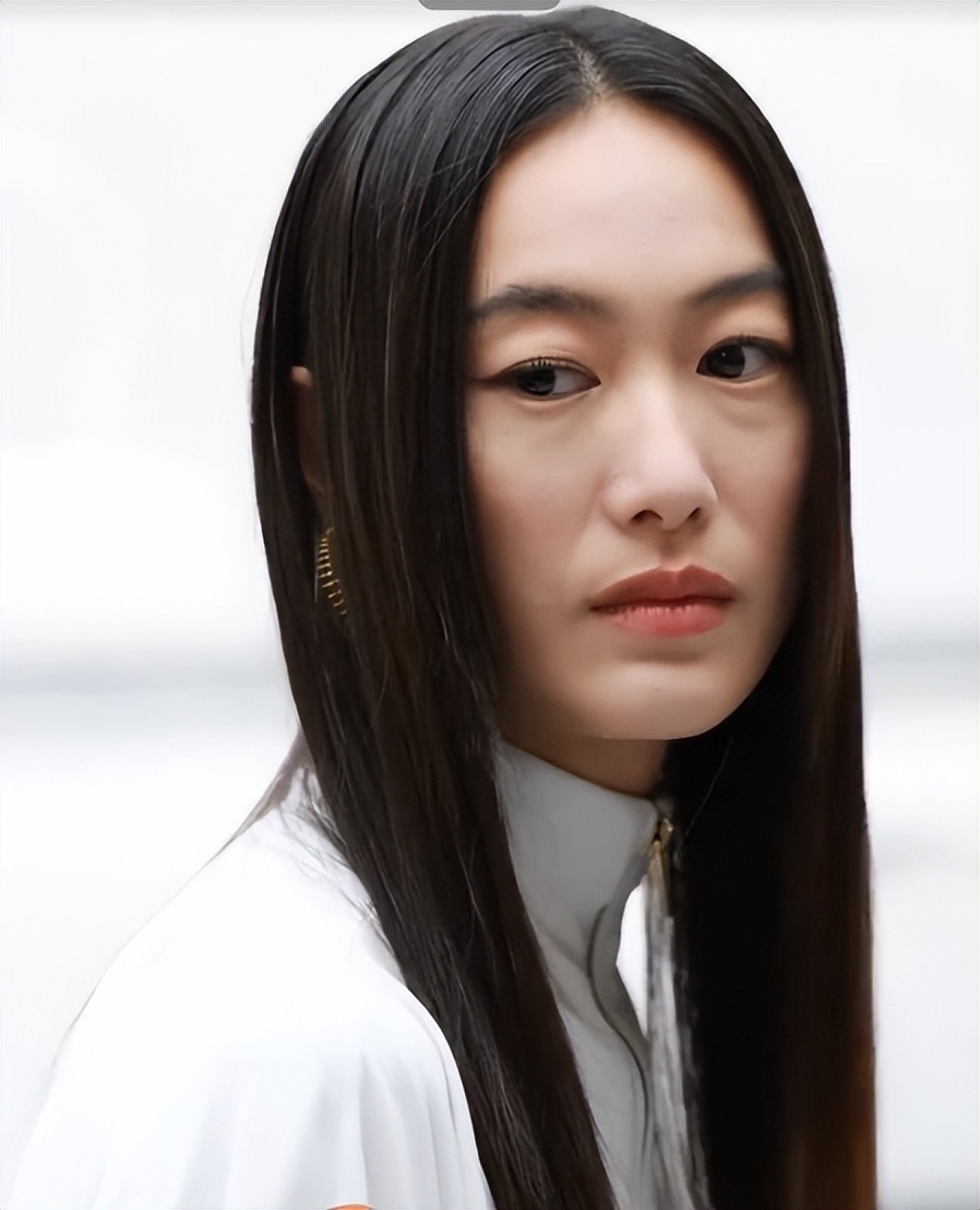 北京酒会太真实，吉娜“假胸”尴尬，娜然脸肿胀，秦舒培一脸男相-第20张图片-旧杳电影网