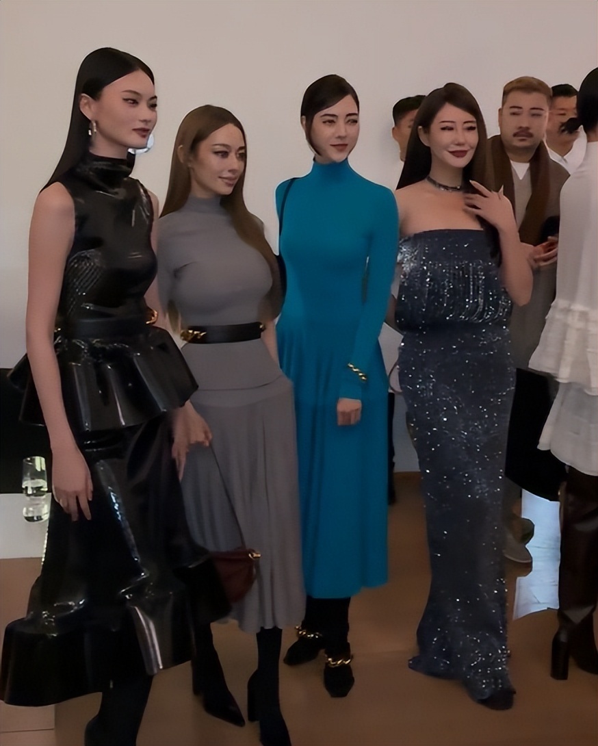 北京酒会太真实，吉娜“假胸”尴尬，娜然脸肿胀，秦舒培一脸男相-第26张图片-旧杳电影网