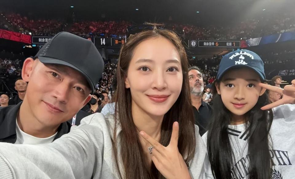 聂远发文替女儿宣传新剧，称呼女儿为老师，又一个星二代进圈拍戏-第2张图片-旧杳电影网