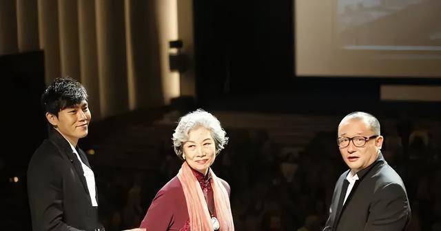 女儿是航天专家，儿子是导演，儿媳是影后，她是终身成就获得者-第4张图片-旧杳电影网