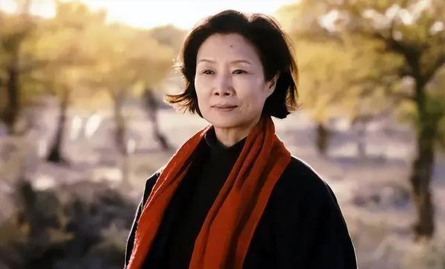 女儿是航天专家，儿子是导演，儿媳是影后，她是终身成就获得者-第3张图片-旧杳电影网