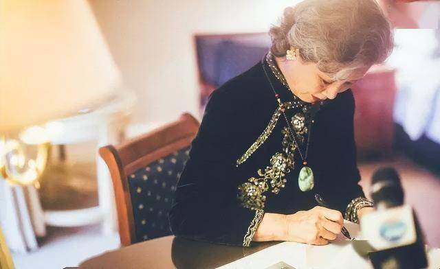 女儿是航天专家，儿子是导演，儿媳是影后，她是终身成就获得者-第10张图片-旧杳电影网