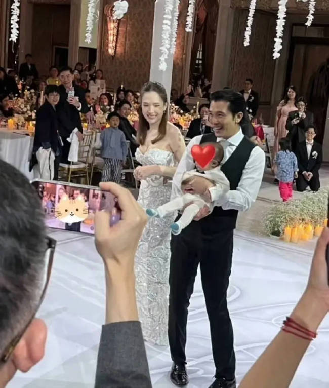 许玮甯回应带儿子亮相婚礼：他十分淡定很给面子-第1张图片-旧杳电影网