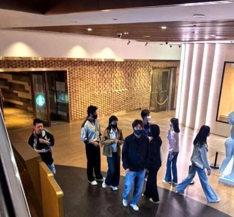 郭京飞夫妇罕见同框照曝光!去大孤山祈福,鲍莉素颜出镜,变胖了很多-第7张图片-旧杳电影网 郭京飞夫妇罕见同框照曝光!去大孤山祈福,鲍莉素颜出镜,变胖了很多-第7张图片-旧杳电影网