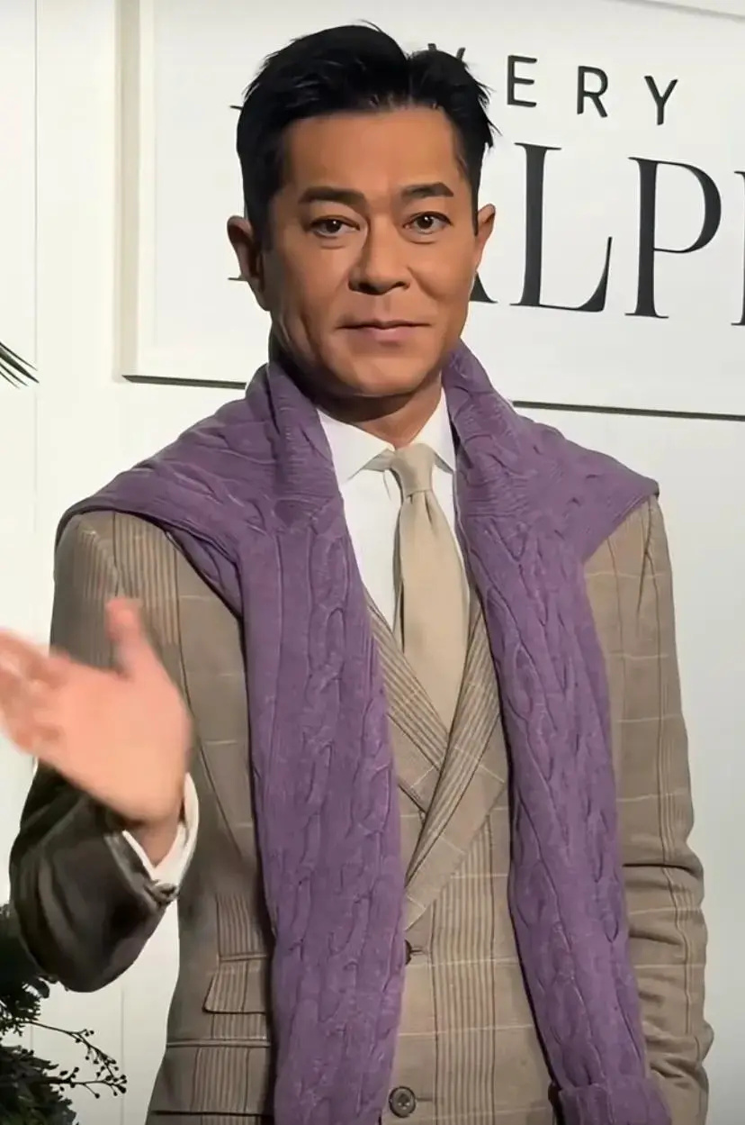 港星集体加速变老?任达华苍老亮相,古天乐再演《寻秦记》变化大-第6张图片-旧杳电影网 港星集体加速变老?任达华苍老亮相,古天乐再演《寻秦记》变化大-第6张图片-旧杳电影网