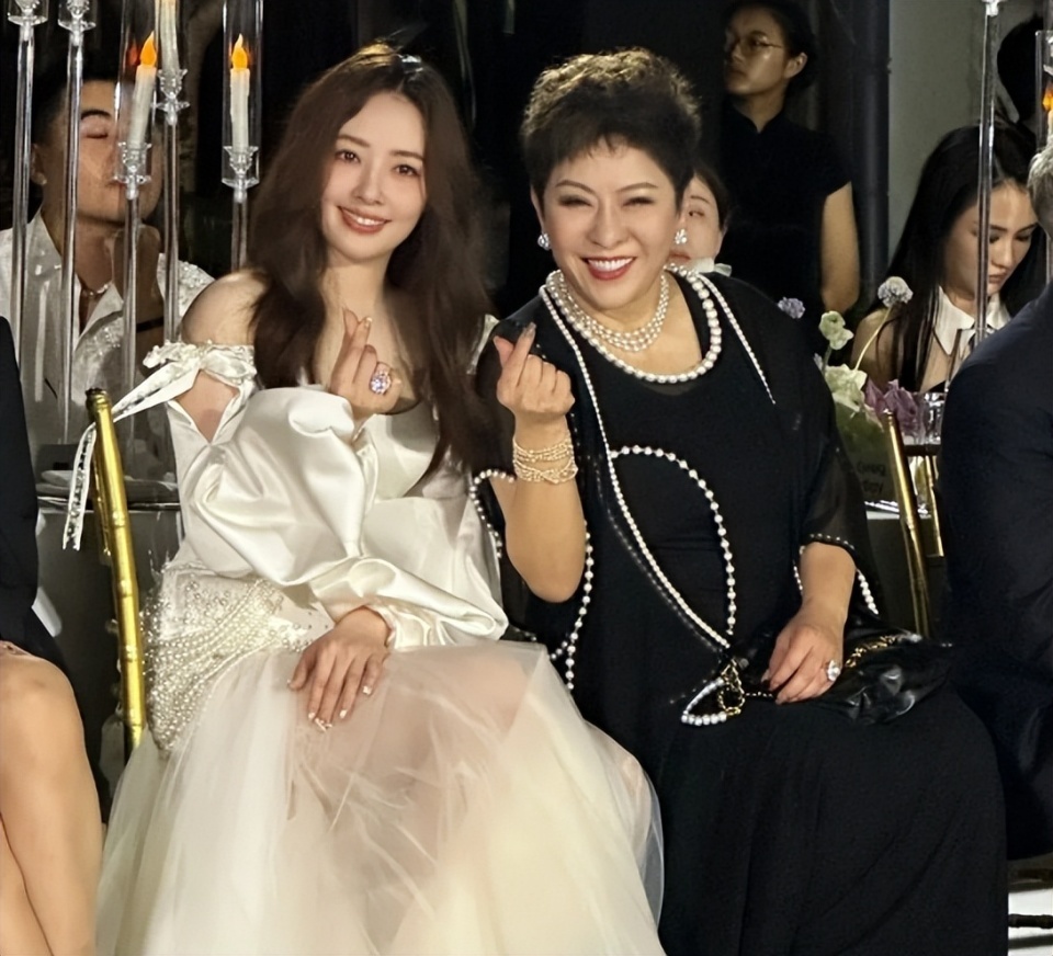 郭碧婷自曝和向佐两地分居,靠孩子联络感情,婆婆向太给钱大手笔-第6张图片-旧杳电影网 郭碧婷自曝和向佐两地分居,靠孩子联络感情,婆婆向太给钱大手笔-第6张图片-旧杳电影网