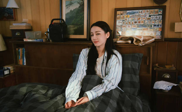 迪丽热巴更新美照！暖阳下笑容灿烂 治愈感拉满超养眼-第4张图片-旧杳电影网