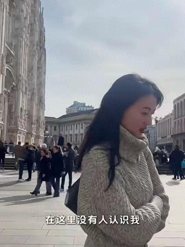 46岁高圆圆米兰街头放飞！没人认出素颜狂拍，生图状态看呆路人-第1张图片-旧杳电影网