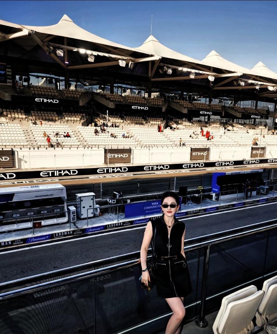 38岁刘亦菲素颜冲上热搜!无妆现身阿联酋,这状态看呆了所有人!-第1张图片-旧杳电影网 38岁刘亦菲素颜冲上热搜!无妆现身阿联酋,这状态看呆了所有人!-第1张图片-旧杳电影网