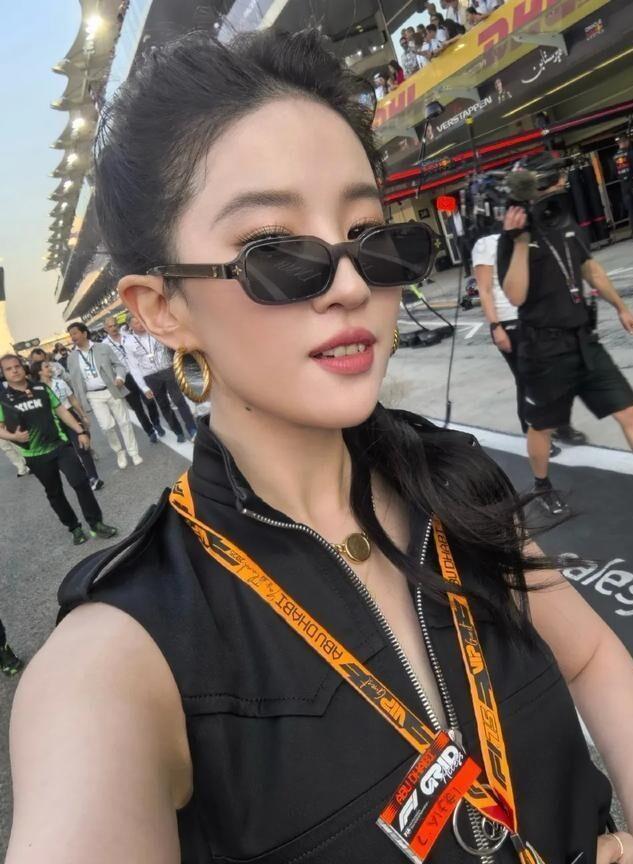 38岁刘亦菲素颜冲上热搜!无妆现身阿联酋,这状态看呆了所有人!-第3张图片-旧杳电影网 38岁刘亦菲素颜冲上热搜!无妆现身阿联酋,这状态看呆了所有人!-第3张图片-旧杳电影网