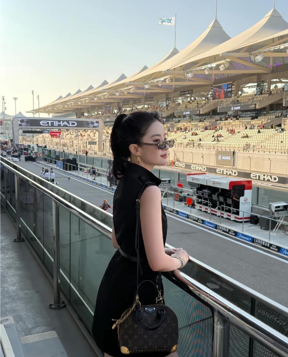 38岁刘亦菲素颜冲上热搜!无妆现身阿联酋,这状态看呆了所有人!-第4张图片-旧杳电影网 38岁刘亦菲素颜冲上热搜!无妆现身阿联酋,这状态看呆了所有人!-第4张图片-旧杳电影网