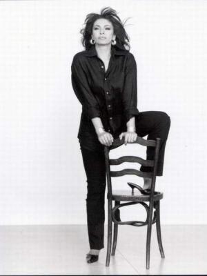 劳拉·方吉-第1张图片-旧杳电影网