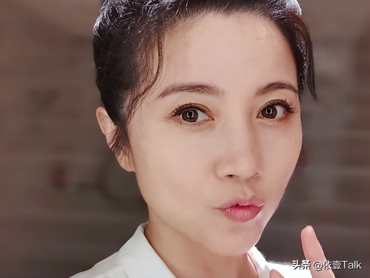 没想到52岁颜丙燕官宣比自己小 20 岁的男友才两个月，竟被全网攻击-第4张图片-旧杳电影网