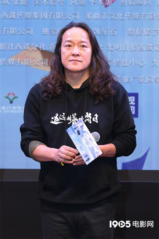 《遥远的普若岗日》首映 佟丽娅、唐诗逸致敬干部-第5张图片-旧杳电影网