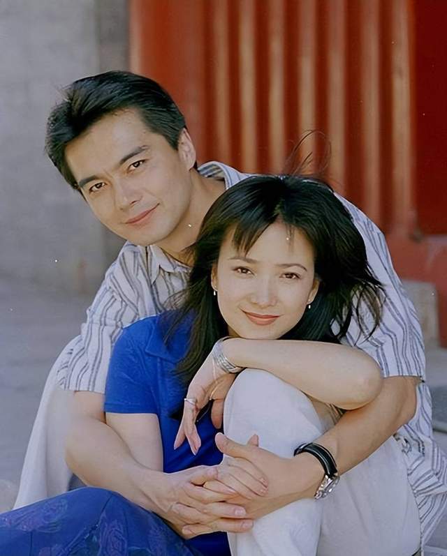 不发声悼念,不参加葬礼,许亚军亲手撕碎了何晴为他保留的体面!-第16张图片-旧杳电影网 不发声悼念,不参加葬礼,许亚军亲手撕碎了何晴为他保留的体面!-第16张图片-旧杳电影网