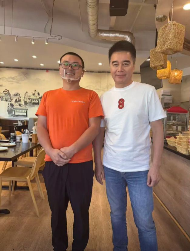 不发声悼念,不参加葬礼,许亚军亲手撕碎了何晴为他保留的体面!-第21张图片-旧杳电影网 不发声悼念,不参加葬礼,许亚军亲手撕碎了何晴为他保留的体面!-第21张图片-旧杳电影网