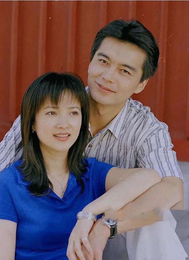 许亚军也没想到，24岁儿子许何，如今成了他深陷骂声中的“救赎”-第6张图片-旧杳电影网