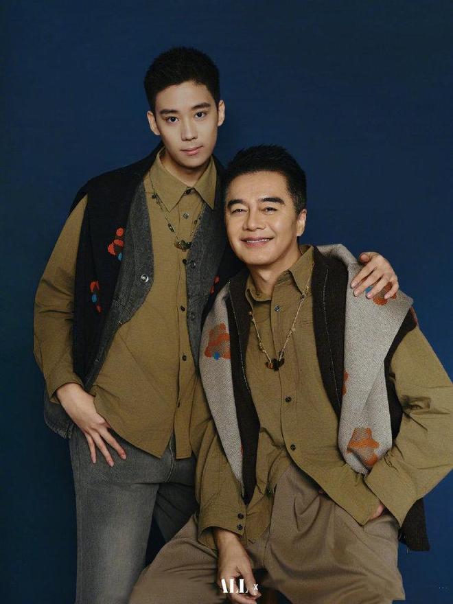 许亚军也没想到，24岁儿子许何，如今成了他深陷骂声中的“救赎”-第26张图片-旧杳电影网