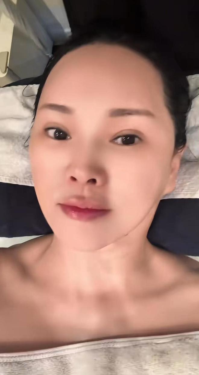 57岁伊能静真实身材曝光！体重110斤，小肚子非常明显，腿也显粗-第7张图片-旧杳电影网