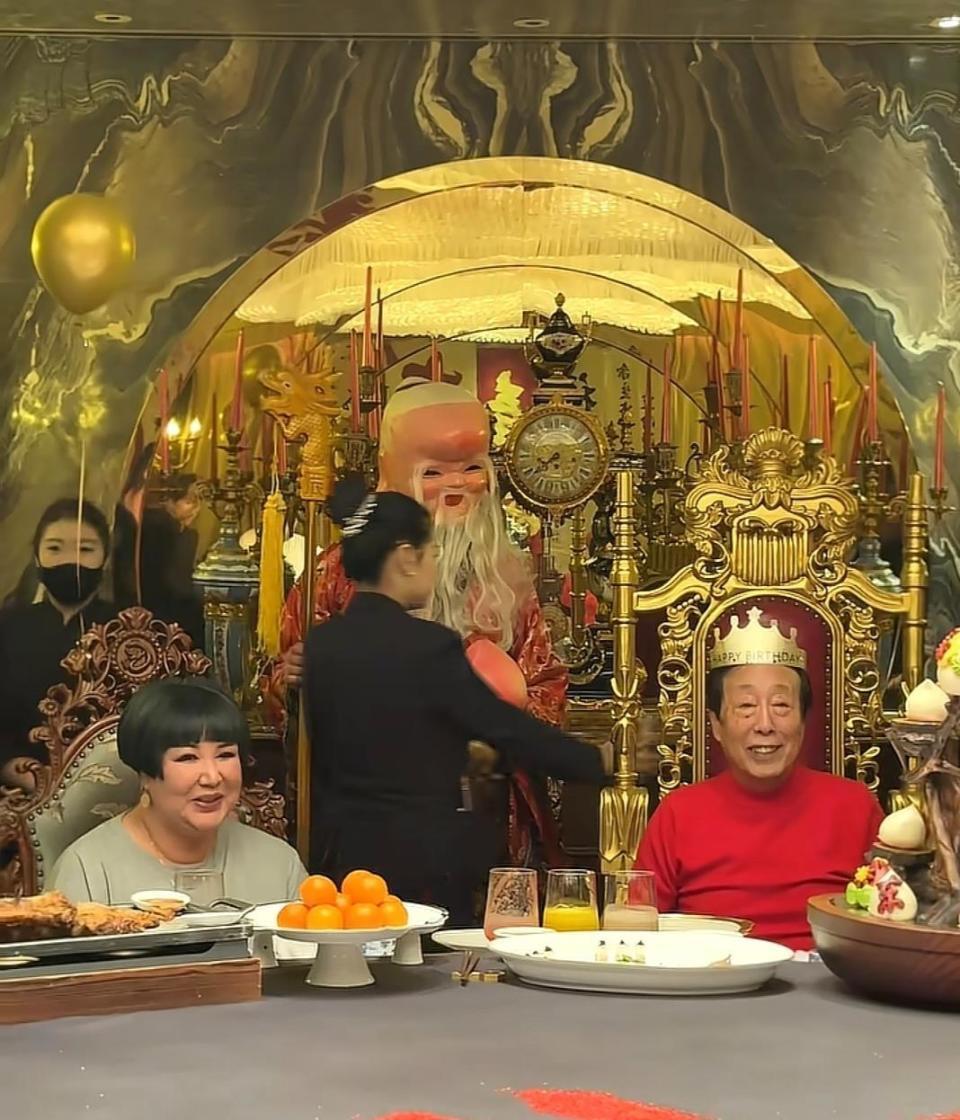 曲艺大师韩宝利80大寿，郭德纲妻子王惠到场庆贺，师徒情谊深厚-第4张图片-旧杳电影网