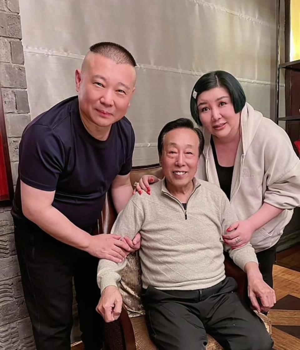 曲艺大师韩宝利80大寿，郭德纲妻子王惠到场庆贺，师徒情谊深厚-第5张图片-旧杳电影网