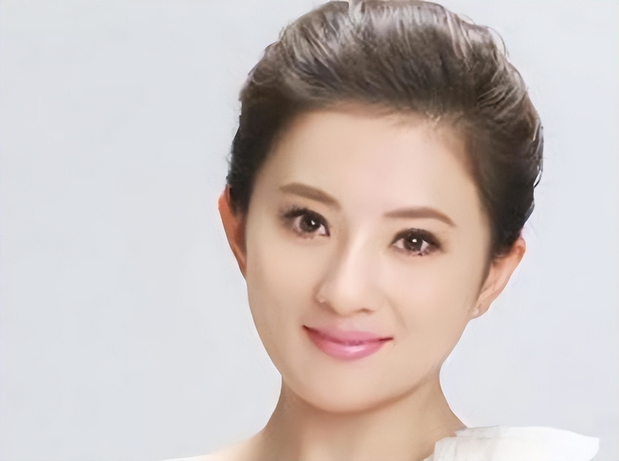 没想到，44岁仍选择不婚不育的金铭，早已走上了另一条大道-第3张图片-旧杳电影网