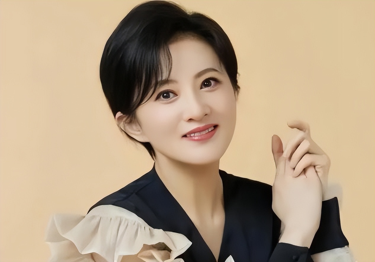 没想到，44岁仍选择不婚不育的金铭，早已走上了另一条大道-第4张图片-旧杳电影网