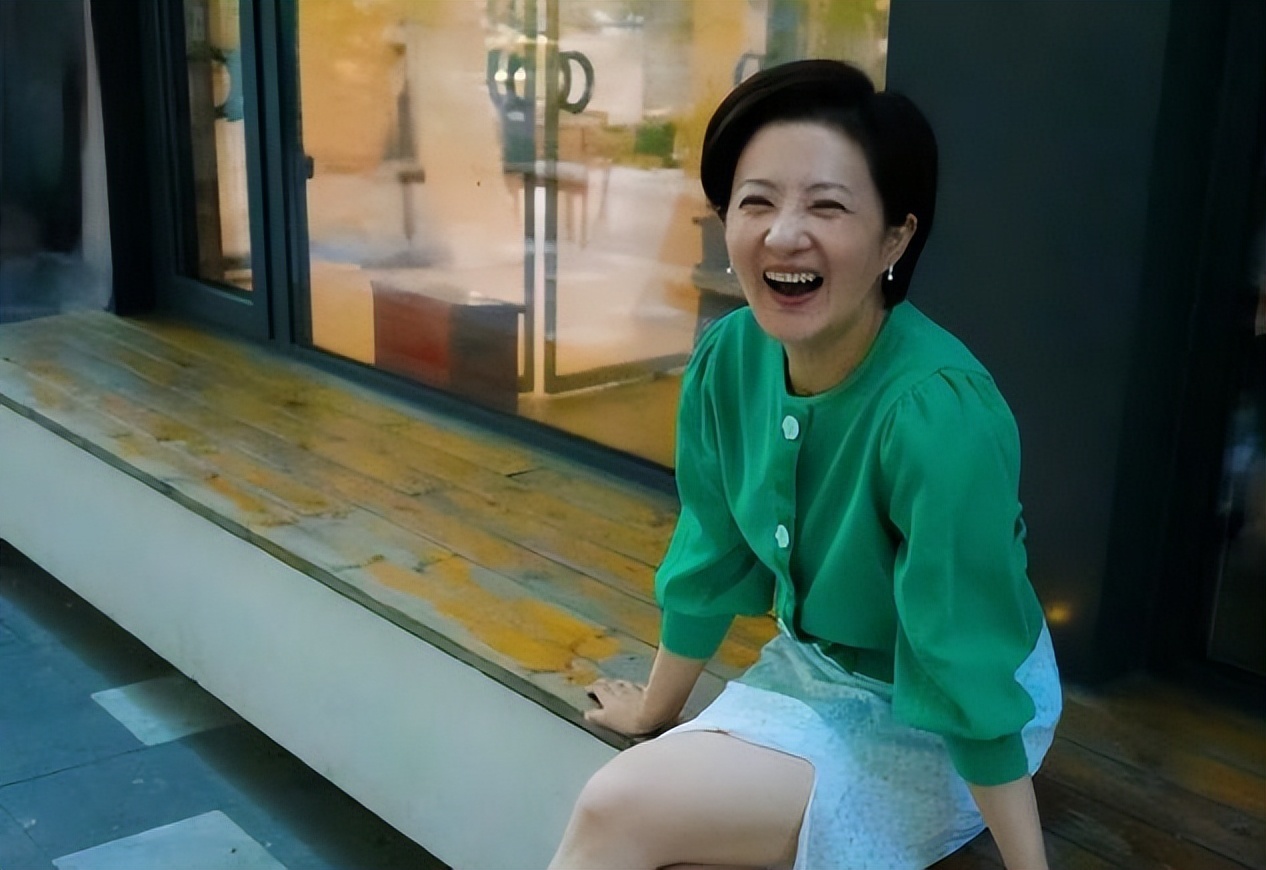 没想到，44岁仍选择不婚不育的金铭，早已走上了另一条大道-第6张图片-旧杳电影网