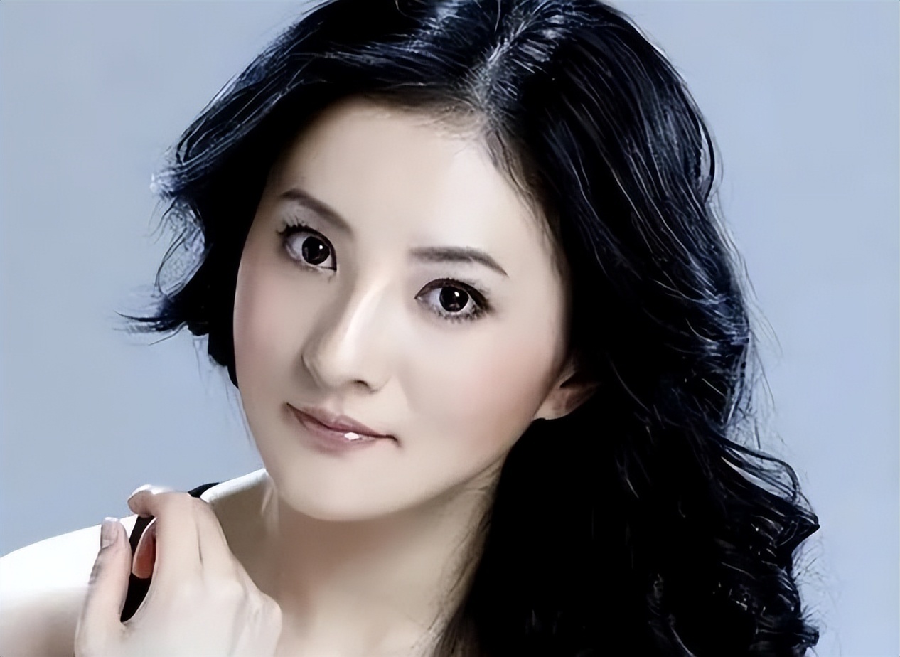 没想到，44岁仍选择不婚不育的金铭，早已走上了另一条大道-第10张图片-旧杳电影网